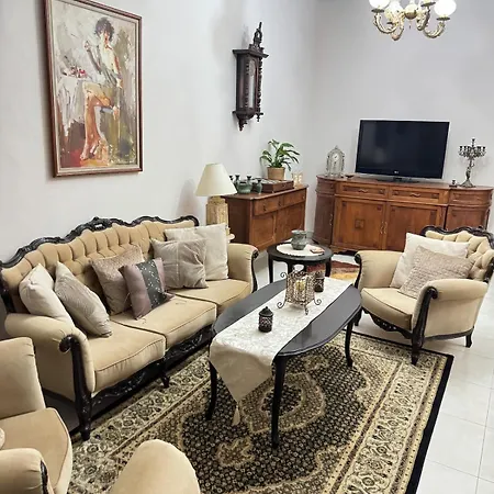 2 Bedroom 50 Meters From The Sea Appartement *